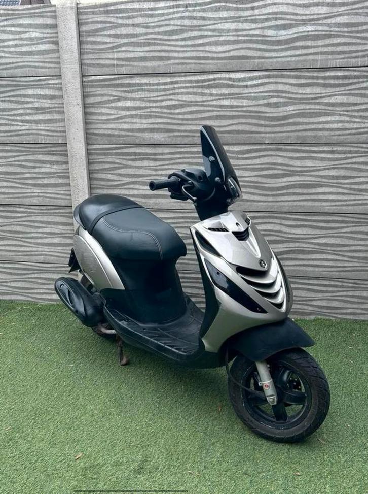 Piaggio zip 4takt, Fietsen en Brommers, Scooters | Piaggio, Zo goed als nieuw, Zip, Klasse A (25 km/u), Elektrisch, Ophalen