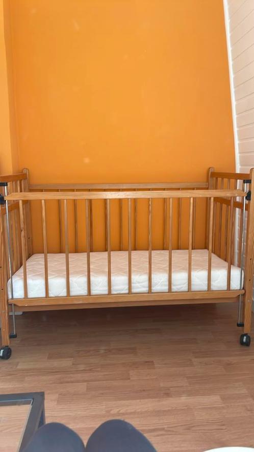Retro oldskool spijlen bedje, Kinderen en Baby's, Babywiegjes en Ledikanten, Gebruikt, Ledikant, Ophalen