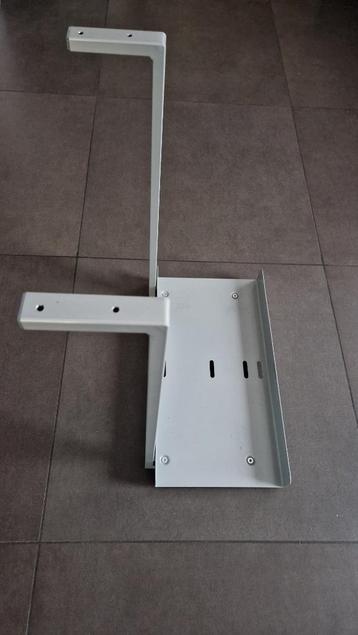 Computer ophangbeugel - Midi tower beschikbaar voor biedingen