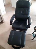 Lederen 2-zit en 2x relaxzetels met bijhorende voetbanken, Huis en Inrichting, Zetels | Zetels, Ophalen