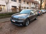 Volkswagen Tiguan 2.0TDI R-Line, Auto's, Automaat, 4 cilinders, USB, Leder