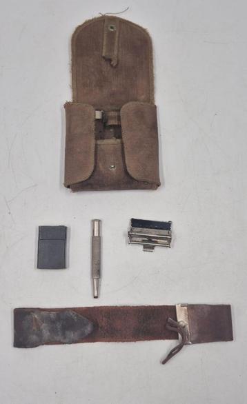 Kit rasoir militaire de la 1e guerre mondiale, Enlèvement