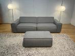 ZGAN Fest Amsterdam 3-zits Bank + Hocker Grijs – NP: €4.000, Bankstel Zetel Sofa Hoekbank Design Bank, Driepersoons, 75 tot 100 cm