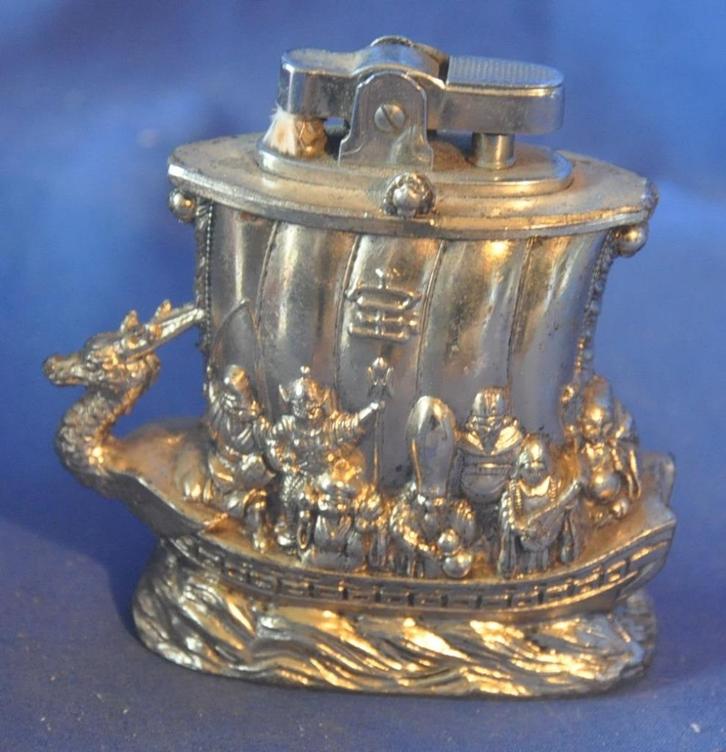 briquet de table bateau asiatique, Collections, Articles de fumeurs, Briquets & Boîtes d'allumettes, Comme neuf, Briquet, Enlèvement ou Envoi