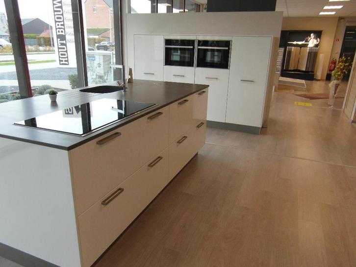 CUISINE BLANCHE BRILLANTE + TABLETTE COMPOSITE+ NEFF ELECTRO, Maison & Meubles, Cuisine | Cuisines complètes, Neuf, Autres types