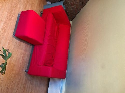 Rode zetel van ikea met poef, Huis en Inrichting, Zetels | Zetels, Gebruikt, Rechte bank, Overige maten, 150 tot 200 cm, 75 tot 100 cm