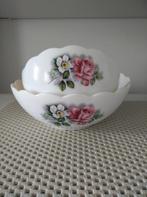 Arcopal Vintage - 2 Jolis saladiers dentelés decor roses, Antiquités & Art, Enlèvement ou Envoi