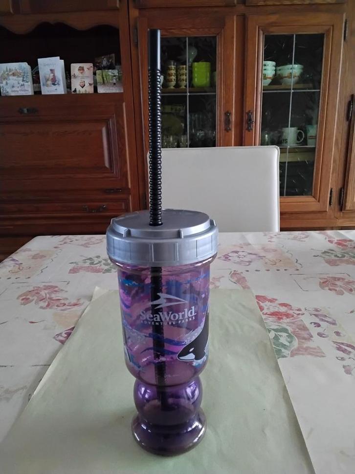 Mooie drinkbeker uit Sea World/Florida, Huis en Inrichting, Keuken | Servies, Gebruikt, Overige materialen, Ophalen
