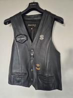 Lederen Gilet, Ophalen