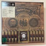 Motörhead – Ace Of Spades Super Deluxe box NIEUW, Cd's en Dvd's, Vinyl | Hardrock en Metal, Ophalen of Verzenden, Nieuw in verpakking