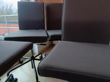4 stoelen op wieltjes "Pub&Club"  beschikbaar voor biedingen