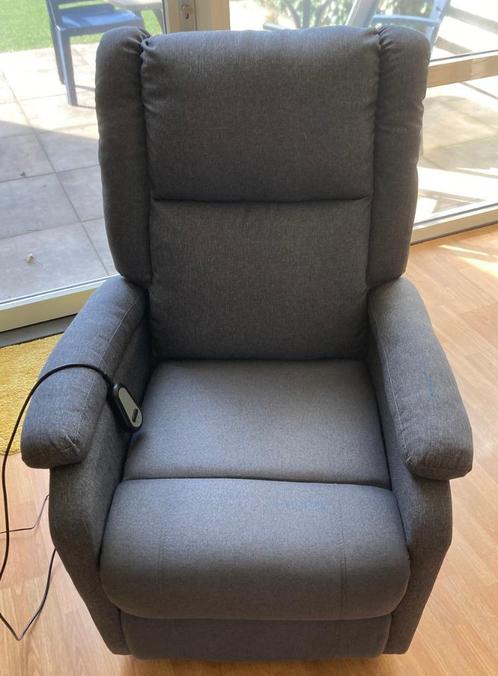 vidaXL Sta-op-stoel stof donkergrijs elektrisch, Huis en Inrichting, Fauteuils, Zo goed als nieuw, Metaal, Stof, 50 tot 75 cm