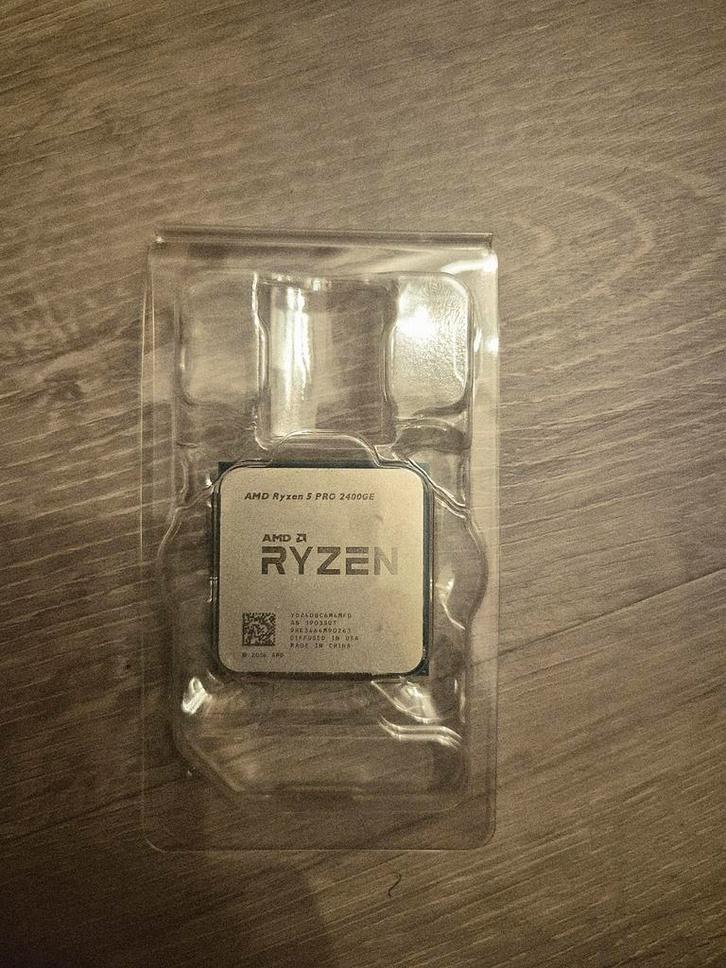 RYZEN 5 2400G, Computers en Software, Processors, Zo goed als nieuw, Ophalen of Verzenden