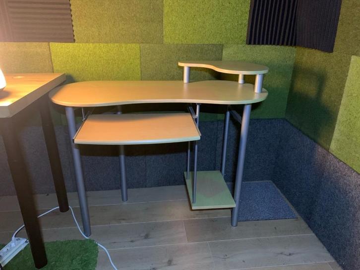 Kleine Computertafel, Huis en Inrichting, Tafels | Bijzettafels, Zo goed als nieuw, Ovaal, 60 cm of meer, 75 cm of meer, Metaal of Aluminium