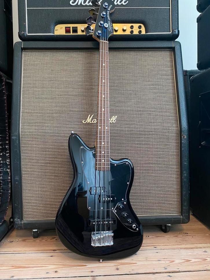 Basse Jaguar modifiée Squier Vintage, micros Fender, Musique & Instruments, Instruments à corde | Guitares | Basses, Utilisé, Électrique
