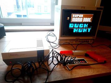 NES Console + Super Mario / Duck Hunt + Zapper beschikbaar voor biedingen
