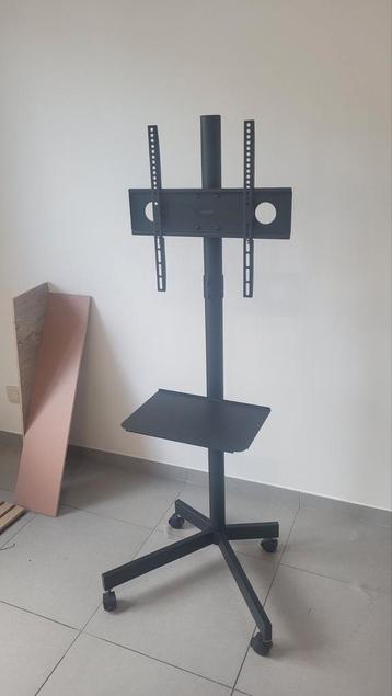 Mobiele tv-standaard te koop  beschikbaar voor biedingen