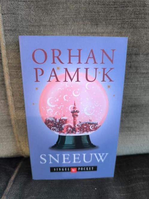 Sneeuw.      (Orhan Pamuk), Boeken, Literatuur, Zo goed als nieuw, Ophalen
