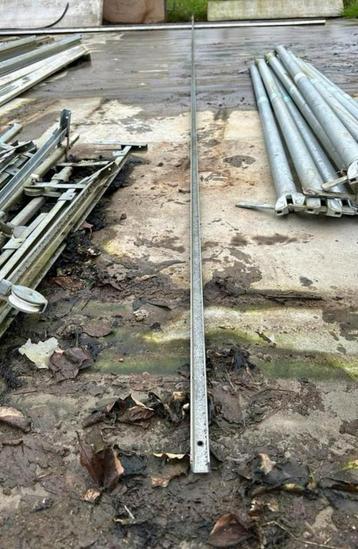 Galvaniseerde u profielen beschikbaar voor biedingen