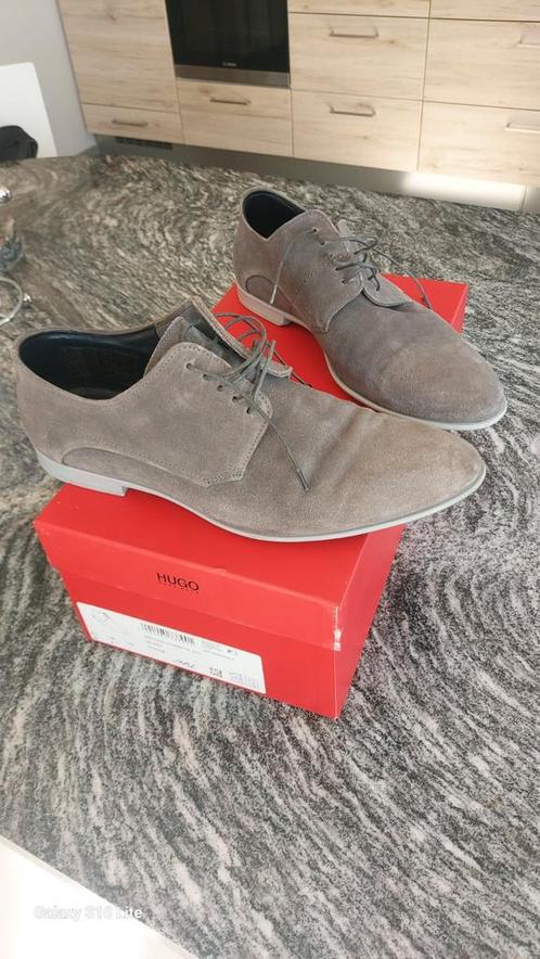 Chaussure en daim hugo boss en super état pointure 40/41, Kleding | Heren, Schoenen, Zo goed als nieuw, Veterschoenen, Overige kleuren