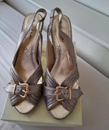 Mooie open bronskleur sandalen met hoge hak van 11 cm beschikbaar voor biedingen