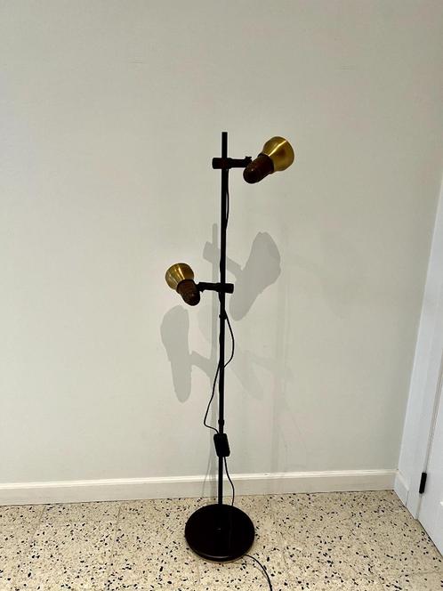 Vintage staande lamp vloerlamp staanlamp, Huis en Inrichting, Lampen | Vloerlampen, Zo goed als nieuw, 100 tot 150 cm, Hout, Metaal