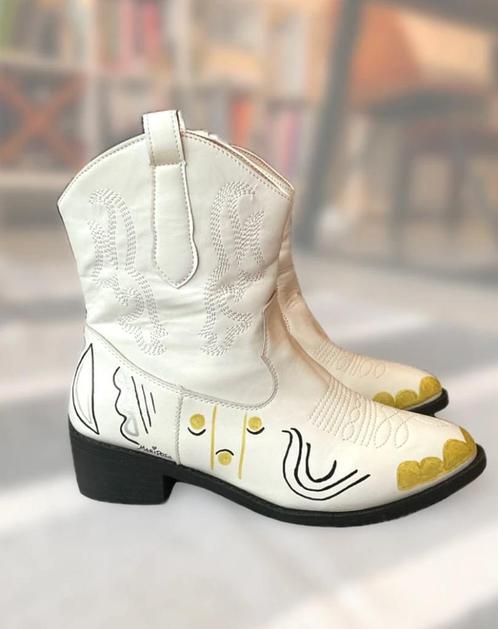 Unique white cowboy boots (size 41) NEW, Kleding | Dames, Schoenen, Nieuw, Lage of Enkellaarzen, Wit, Ophalen of Verzenden