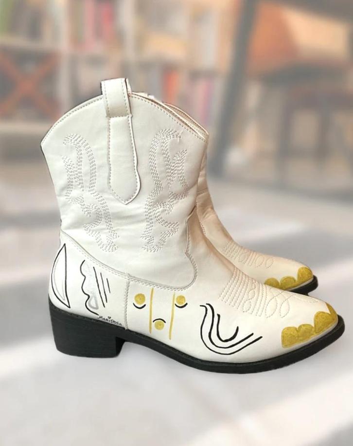Unique white cowboy boots (size 41) NEW, Kleding | Dames, Schoenen, Nieuw, Lage of Enkellaarzen, Wit, Ophalen of Verzenden