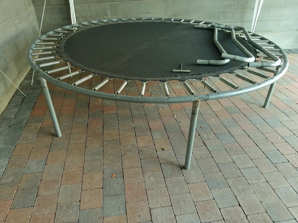 Trampoline met nieuwe randafdekking, Kinderen en Baby's, Speelgoed | Buiten | Trampolines, Ophalen, Zo goed als nieuw