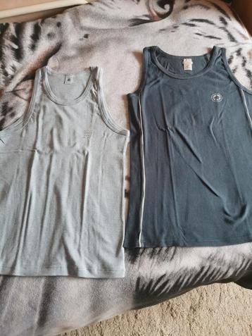 2 onderhemdjes Petit Bateau en Absorba  beschikbaar voor biedingen