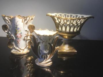 Lotje antieke vaasjes in porcelein beschikbaar voor biedingen