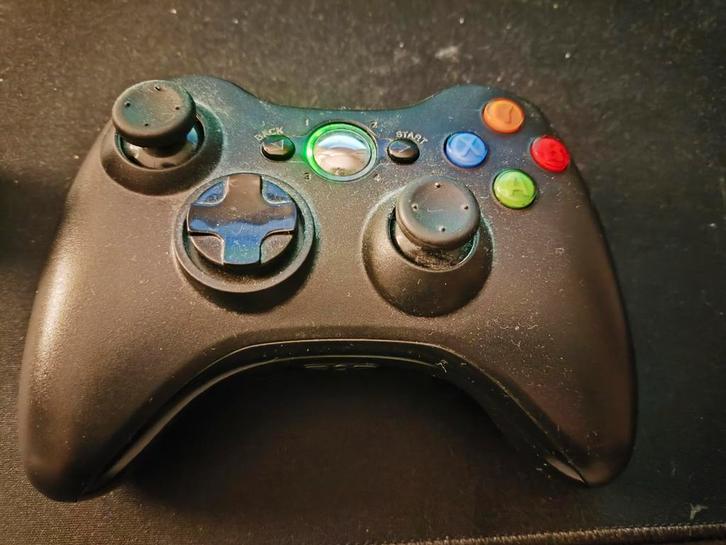 XBOX 360 / PC : 3 Manettes (2 Officielles), Station de Charg, Games en Spelcomputers, Spelcomputers | Xbox | Accessoires, Gebruikt