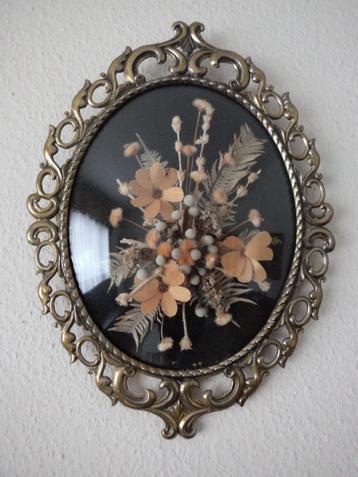 Wanddecoratie met droogbloemen, metalen kader met gebogen gl beschikbaar voor biedingen