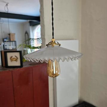 Vintage opaline glazen hanglampen. 25 stuks beschikbaar. beschikbaar voor biedingen