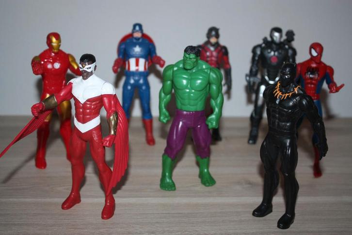8 actiefiguren +- 15 cm Marvel , Hasbro 2015, Kinderen en Baby's, Speelgoed | Actiefiguren, Zo goed als nieuw, Ophalen of Verzenden