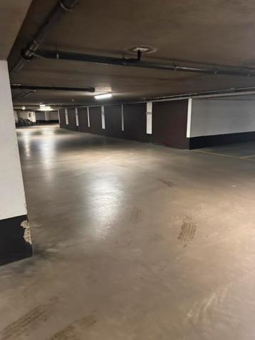 Garage à louer au centre de Knokke beschikbaar voor biedingen