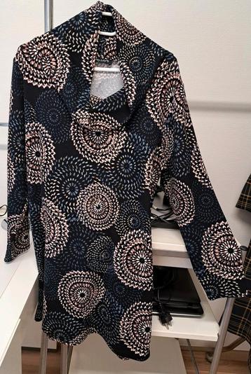 Kort kleedje of tuniek beschikbaar voor biedingen