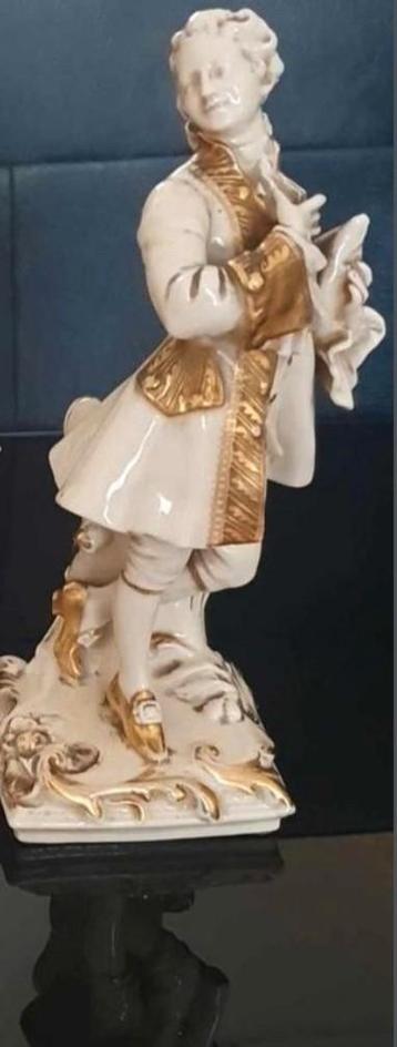 Hérité. Belle statue antique de Meissen.