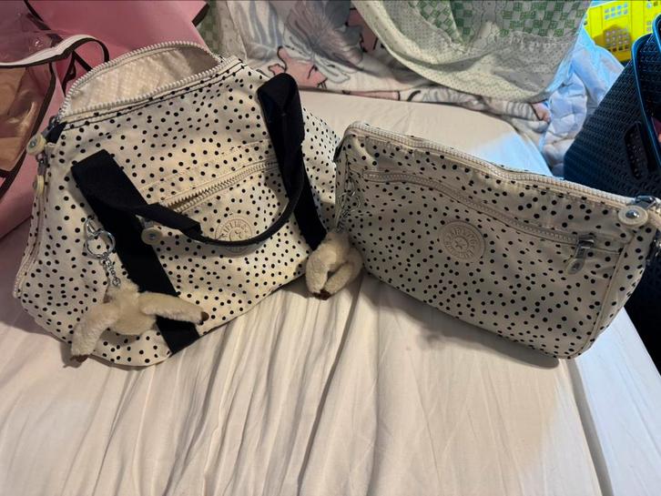 Set kipling tassen 4st.: (z.g.a.) nieuw, Handtassen en Accessoires, Tassen | Damestassen, Zo goed als nieuw, Handtas, Ophalen of Verzenden