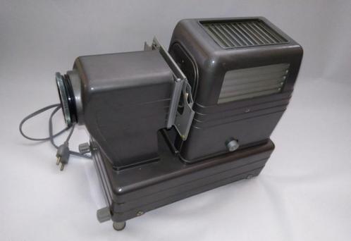 Oude vintage projector, Verzamelen, Foto-apparatuur en Filmapparatuur, Projector, 1940 tot 1960, Verzenden