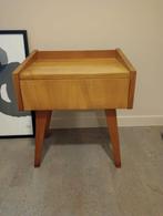 Houten kastje met lade, heel goede staat, Huis en Inrichting, Slaapkamer | Nachtkastjes, Ophalen