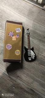 John Lennon Rickenbacker 325 schaalmodel, Muziek en Instrumenten, Snaarinstrumenten | Gitaren | Bas, Ophalen of Verzenden, Zo goed als nieuw