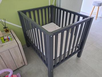 Babypark + matras + bedhemel beschikbaar voor biedingen