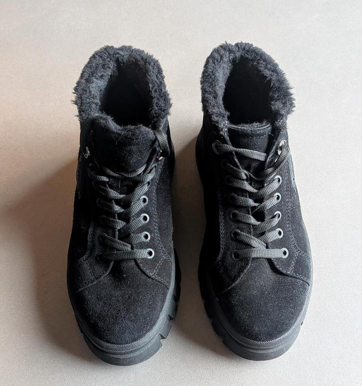 Korte winterlaarzen van echt suède zijn in uitstekende staat, Kleding | Dames, Schoenen, Zwart, Ophalen