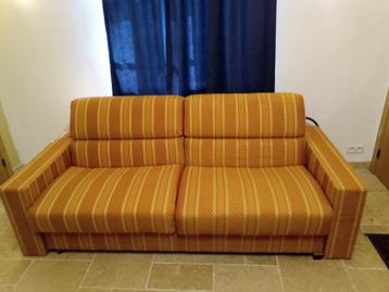 Zetelbed met aparte matras beschikbaar voor biedingen