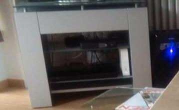 Tv kast beschikbaar voor biedingen
