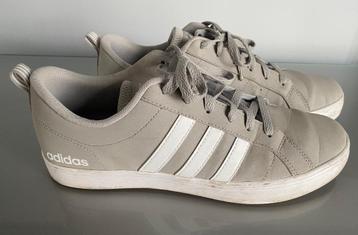 Sneakers Adidas grijs & wit maat 43 1/3 (9/9,5) beschikbaar voor biedingen