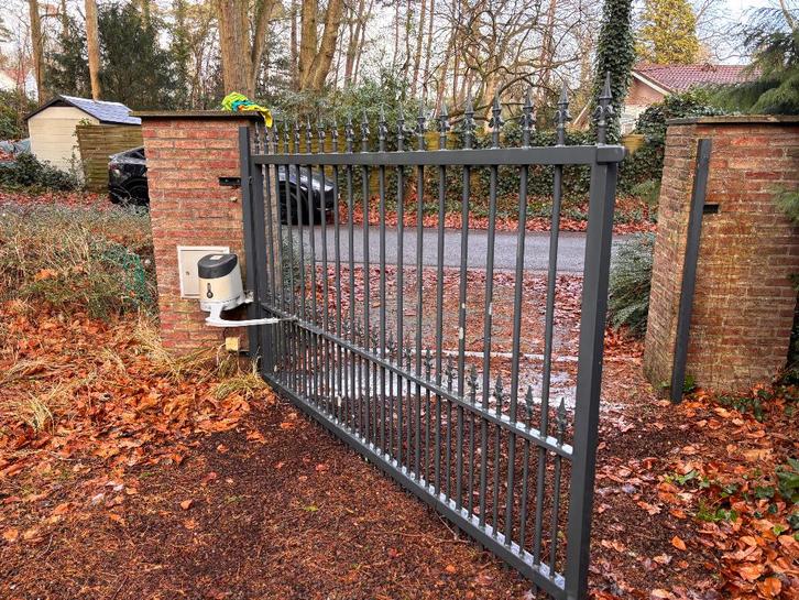 Elektrische opritpoort, Tuin en Terras, Tuinpoorten, Gebruikt, Draaipoort, Staal, 150 tot 200 cm, 200 cm of meer, Ophalen