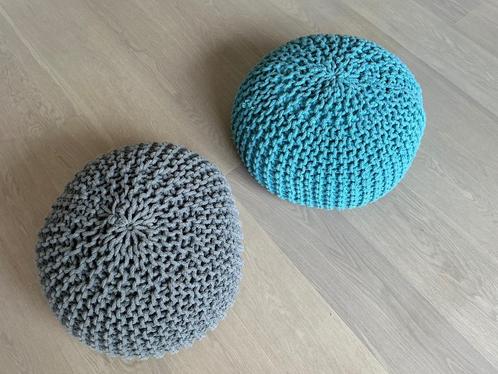 Turquoise en grijze poef, Huis en Inrichting, Zetels | Voetbanken en poefs, Gebruikt, 50 tot 75 cm, Rond, Overige materialen, Ophalen