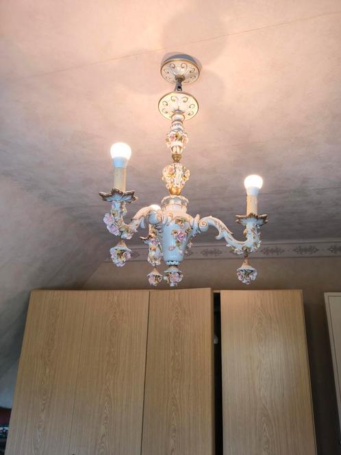 2x Italiaanse porceleinen kroonluchters Capodimonte getekend, Antiek en Kunst, Antiek | Verlichting, Ophalen